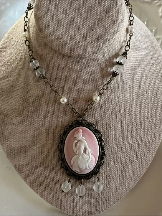 Marie Antoinette Pink Cameo Necklace Vintage Matte Czech Glass & Brass Chain - Picture 2 of 16